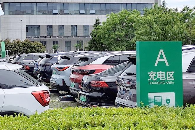 上半年全國(guó)新增130萬臺(tái)充電樁！新增充電樁相關(guān)企業(yè)近4萬家
