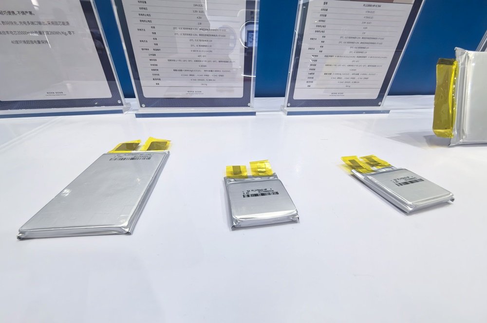 AI引領消費電子新一輪創(chuàng)新 2024年全球小軟包電池出貨59.6億只