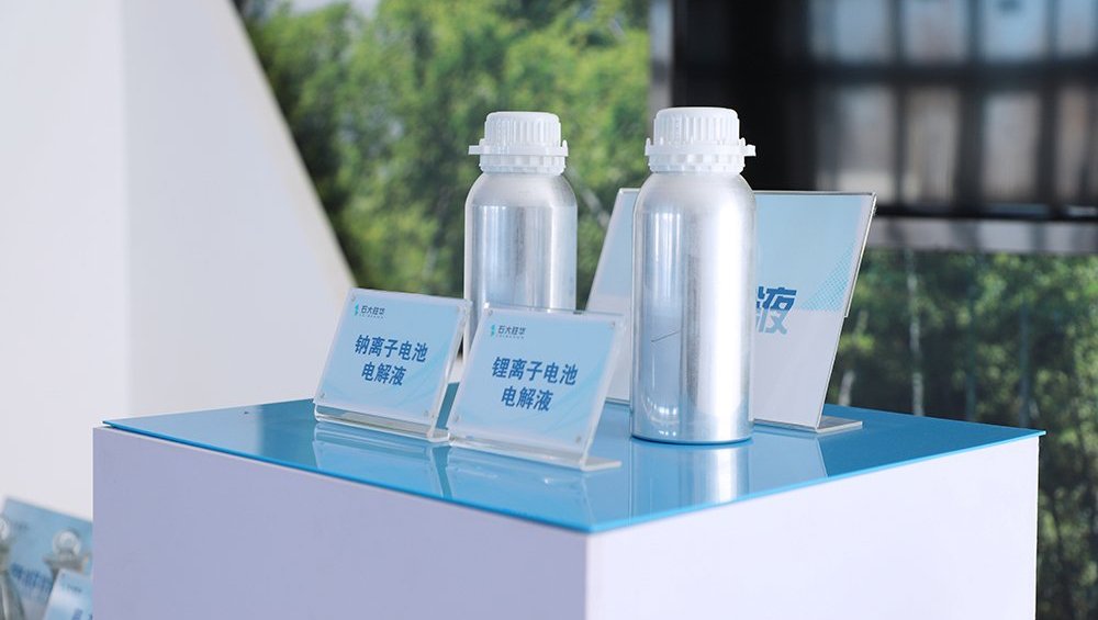 2025年全球鈉電池電解液出貨量達萬噸級 預計2030年將突破50萬噸