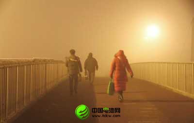 電動(dòng)汽車沖破“霧霾”在即 政府應(yīng)該有所作為