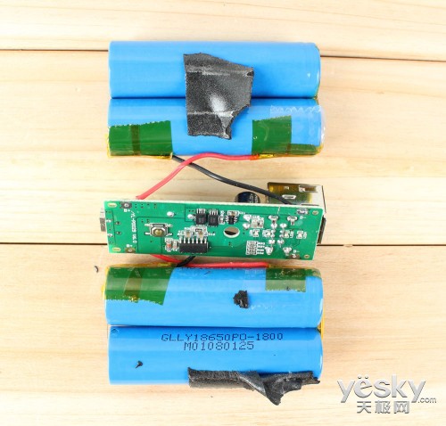 12000mAh移動電源的電芯容量1800mAh，共4節(jié)。實際總?cè)萘?200mAh，虛標(biāo)4800mAh。