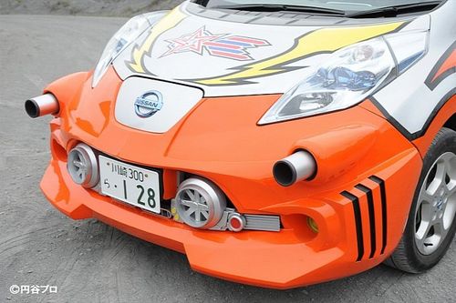 日產(chǎn)聆風電動車奧特曼特別版亮相日本