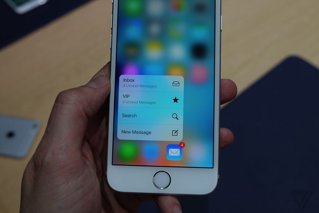 蘋果iPhone 6s高清上手圖：和iPhone 6基本一樣