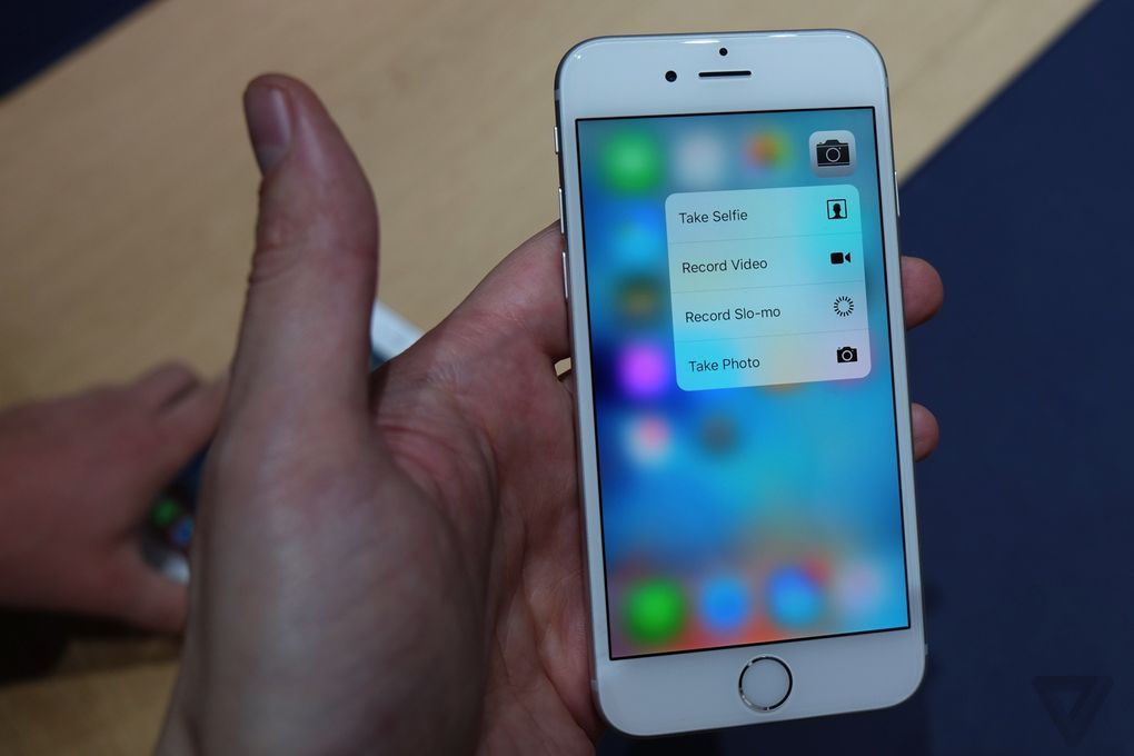 蘋果iPhone 6s高清上手圖：和iPhone 6基本一樣