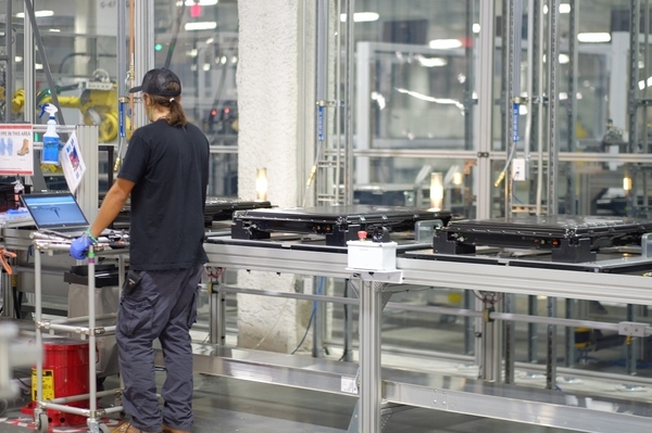 親歷特斯拉Gigafactory超級工廠開幕