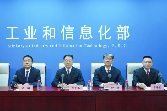 工信部:引導企業(yè)有序開發(fā)國內鋰等緊缺資源和石墨等優(yōu)勢資源