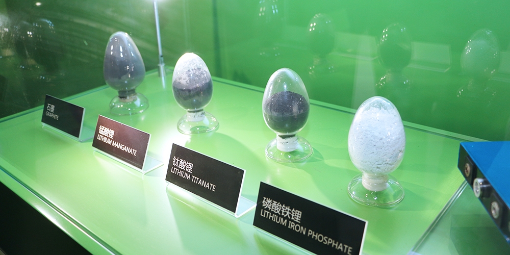 上游減產(chǎn)保價(jià)，下游以?xún)r(jià)換量，電池材料向上還是向下？