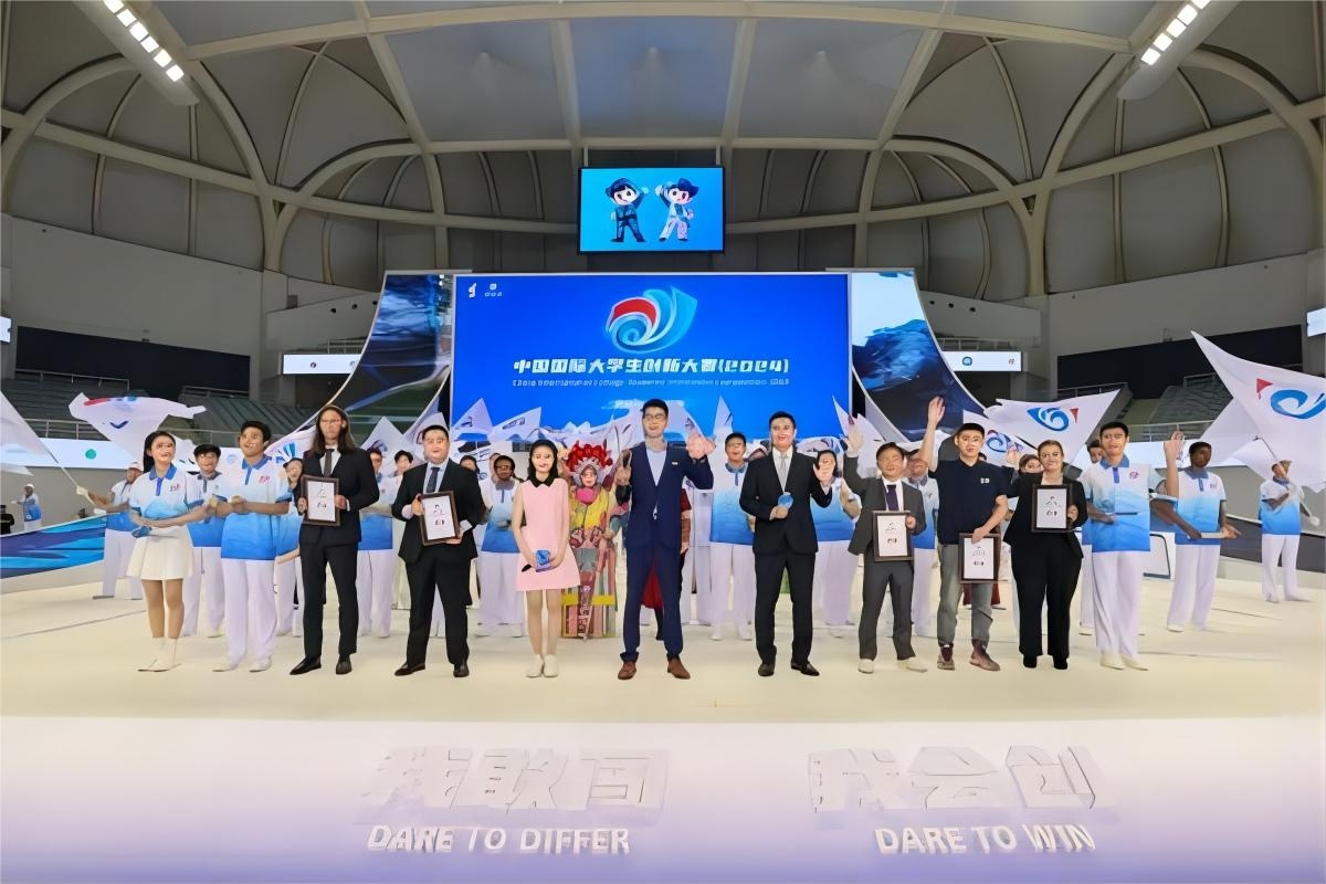 寧德時代過去十年內研發投入700億！曾毓群支招創新→