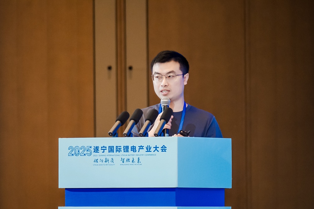 無錫盤古新能源有限責(zé)任公司董事長胡明祥