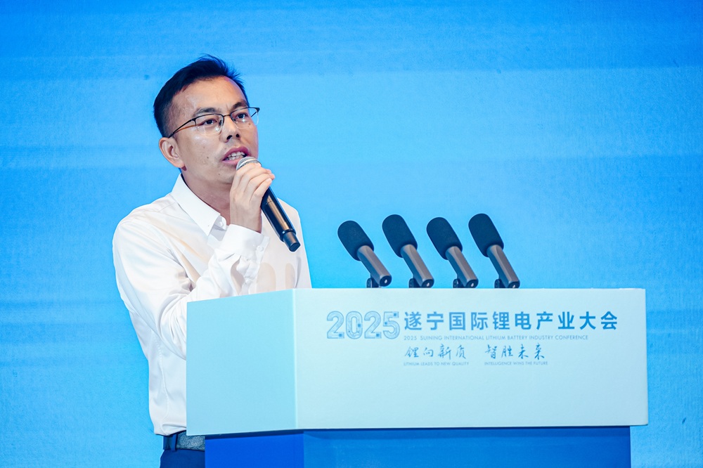 伊維經濟研究院院長吳輝