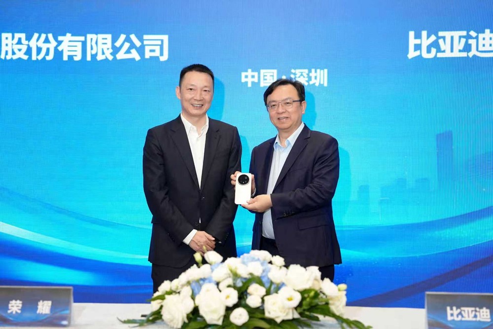 比亞迪與榮耀官宣戰略合作 共建手機車機跨界互融生態體系 比亞迪與榮耀官宣戰略合作 共建手機車機跨界互融生態體系