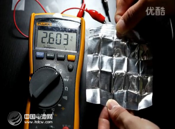 亞利桑那州立大學研發(fā)出柔性可變形高性能鋰電池