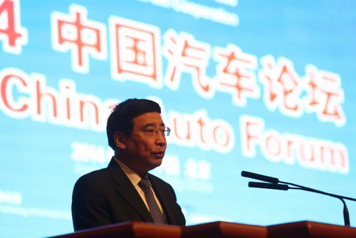 在主論壇演講中,工業(yè)和信息化部部長苗圩致辭 經(jīng)濟(jì)網(wǎng)記者肖翊|攝 在主論壇演講中,工業(yè)和信息化部部長苗圩致辭 經(jīng)濟(jì)網(wǎng)記者肖翊|攝