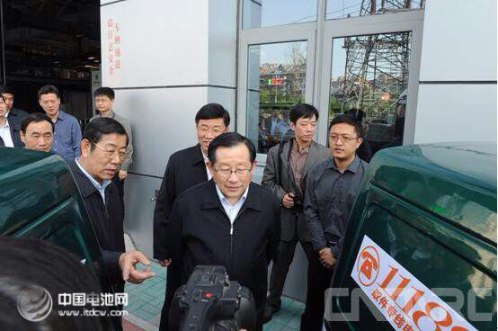 萬鋼考察天津津門湖電動汽車充換電設(shè)施建設(shè)運(yùn)行情況