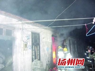 電動(dòng)車(chē)充電爆炸引燃布料倉(cāng)庫(kù) 充電超過(guò)8小時(shí)存隱患