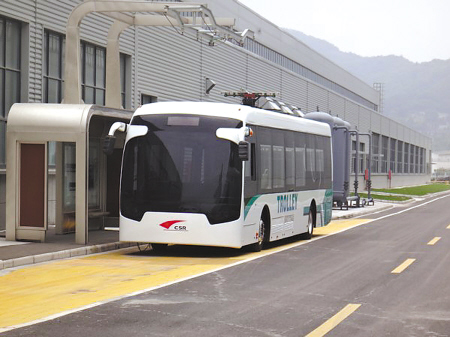 寧波市首輛無(wú)軌電車(chē)露出真容 甬企搶灘新能源汽車(chē)商機(jī)