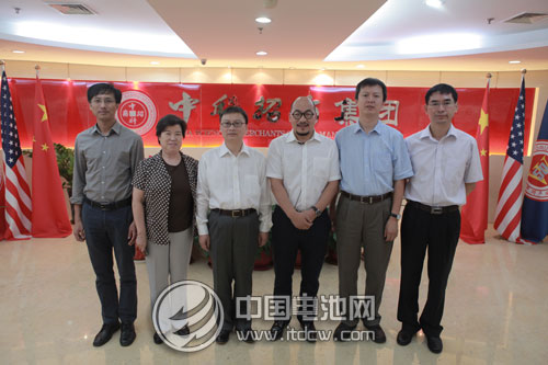 中科招商董事長單祥雙、哈工大副校長韓杰才、中國生產(chǎn)力促進中心協(xié)會秘書長劉玉蘭、中科創(chuàng)大總經(jīng)理劉繼軍、哈工大管理學(xué)院副院長葉強和哈工大工業(yè)技術(shù)研究院副院長路忠鋒在中科招商合影