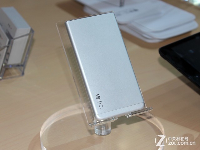 解決蘋果iPhone6續(xù)航短板  電小二鋒6移動(dòng)電源預(yù)售