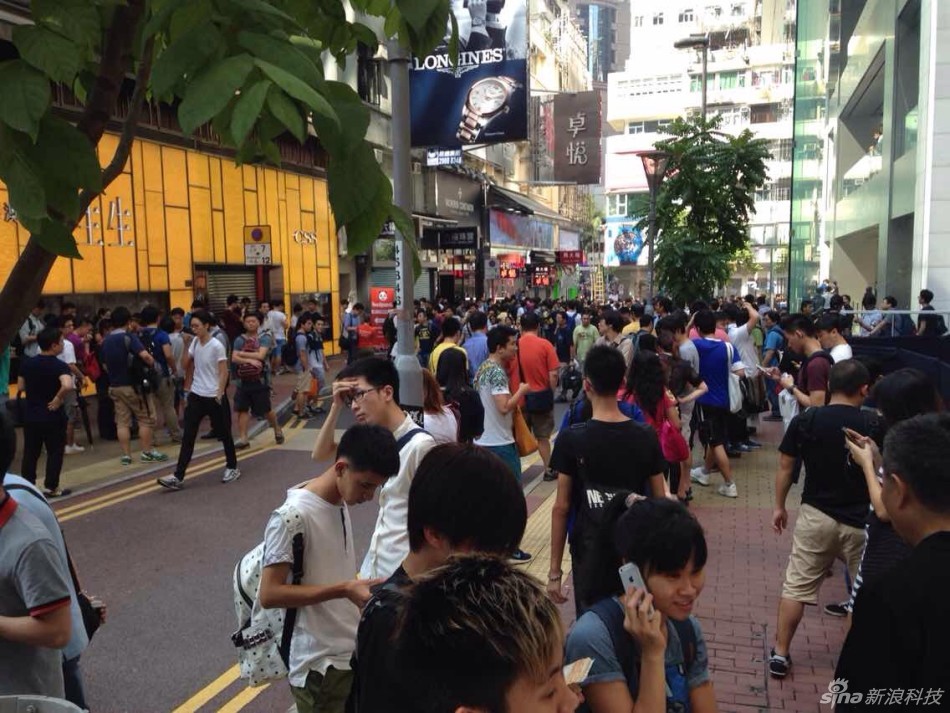 蘋果iPhone 6香港發布當日：黃牛猖獗加價收貨