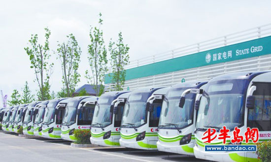 青島公交集團(tuán)自制純電動車集塵箱 環(huán)保節(jié)約全國首創(chuàng)