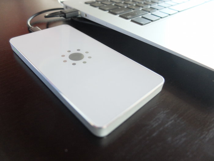 QiPack：是無線充電器，也是移動電源