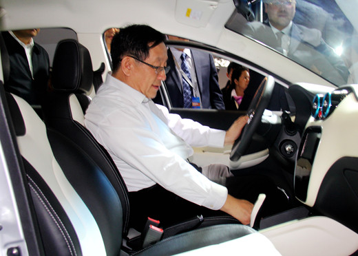 科技部部長萬鋼現身廣州車展 買自主新能源車劃算 科技部部長萬鋼現身廣州車展 買自主新能源車劃算