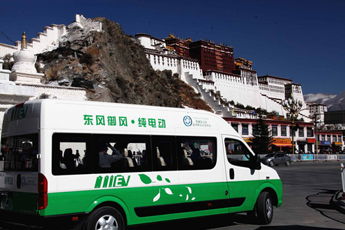 西藏引進(jìn)東風(fēng)襄陽純電動(dòng)汽車在拉薩運(yùn)行示范 