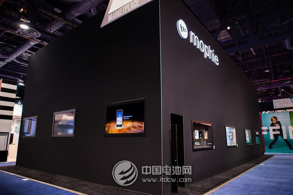 美國(guó)Mophie驚艷2015 CES  發(fā)布多款移動(dòng)電源新品
