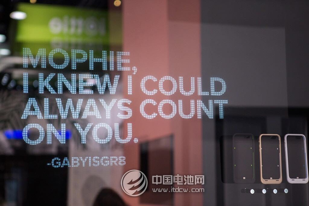 美國Mophie驚艷2015 CES  發(fā)布多款移動電源新品