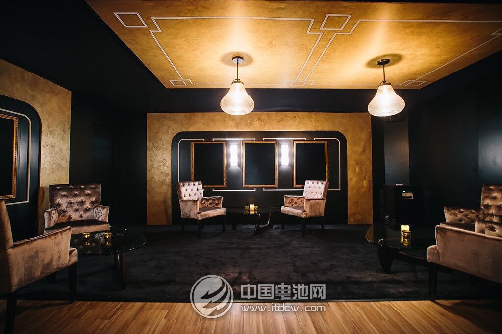 美國Mophie驚艷2015 CES  發(fā)布多款移動電源新品