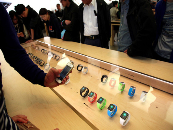 蘋果Apple Watch手表預(yù)訂量230萬 多是運(yùn)動(dòng)版