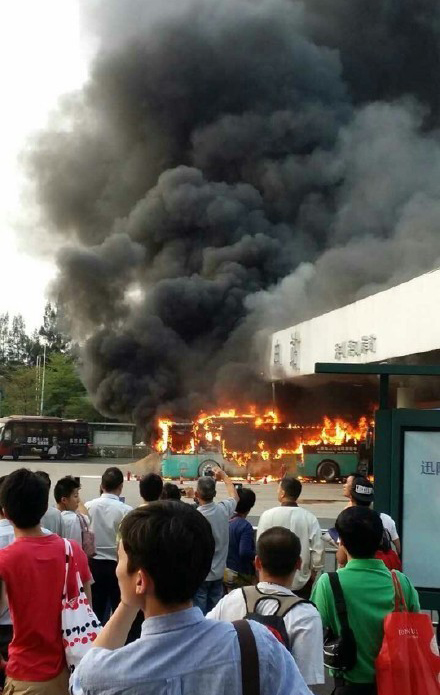 深圳電動(dòng)大巴起火  比亞迪緊急聲明“不是我”！