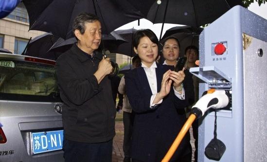 國(guó)務(wù)院副總理馬凱調(diào)研新能源汽車 概念股望被引爆