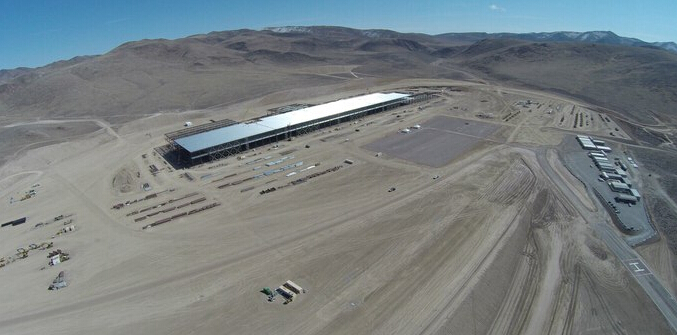 無人機拍攝全球最大特斯拉超級電池工廠