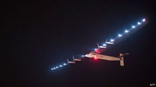 全球最大太陽能飛機起飛  “翅膀”裝270平米太陽能電池板