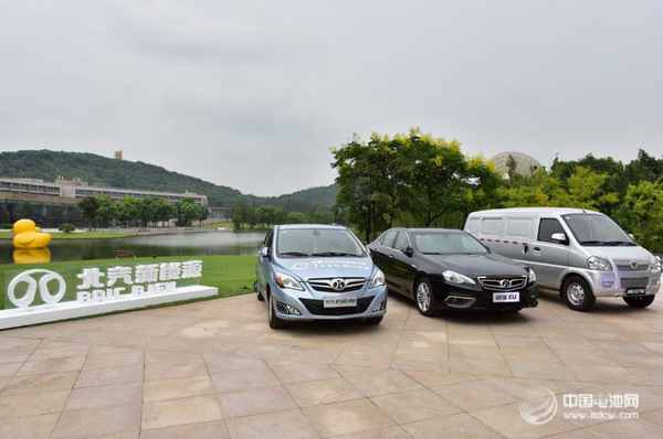 新能源電動(dòng)車?yán)迷佻F(xiàn)  實(shí)力微型電動(dòng)車企業(yè)見(jiàn)到曙光