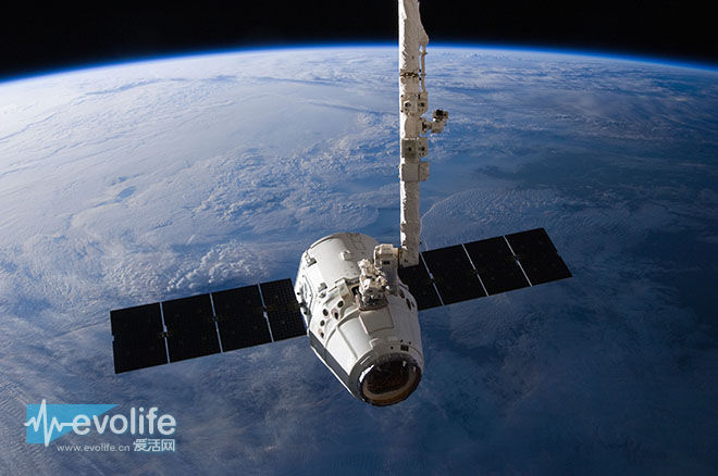 4000顆人造衛(wèi)星繞著飛 SpaceX欲搭建全球互聯(lián)網(wǎng)