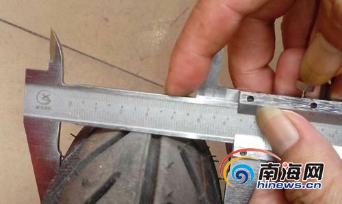 執法人員突擊檢查，測量一待售電動車輪胎超出國標