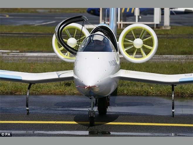 純電動飛機起飛了！“空中特斯拉”純電動飛機亮相