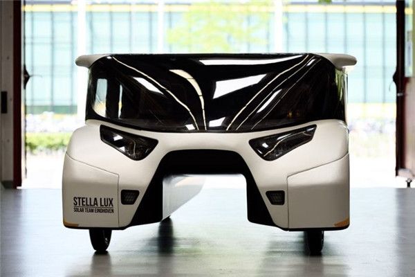 荷蘭研發(fā)出太陽能汽車  續(xù)航里程達1100公里