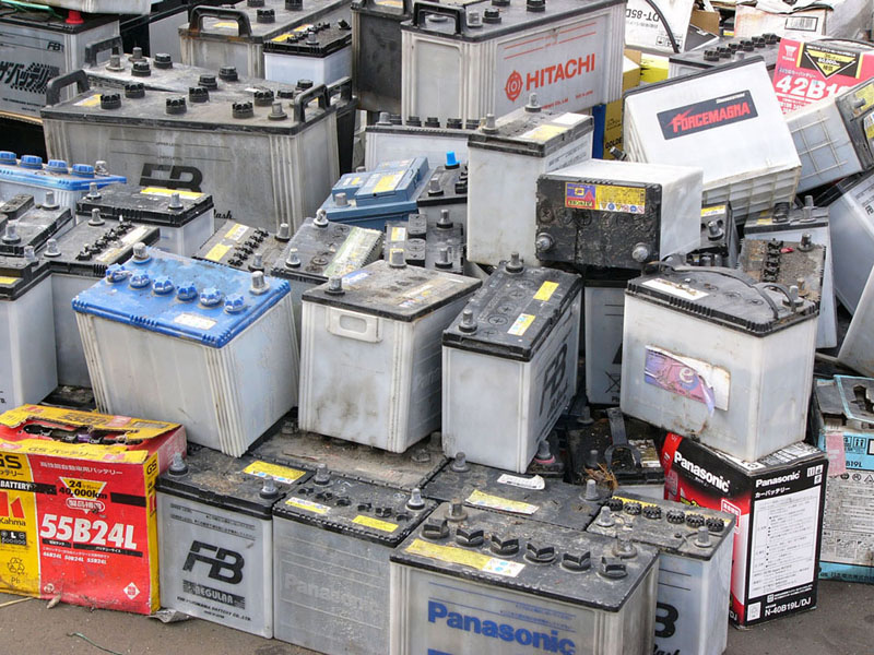 江蘇常州無(wú)證電池收購(gòu)站 電解液直排河中超一年