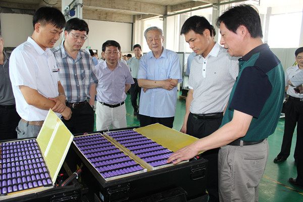 動力電池成重負(fù) 新能源汽車輕量化有多難？
