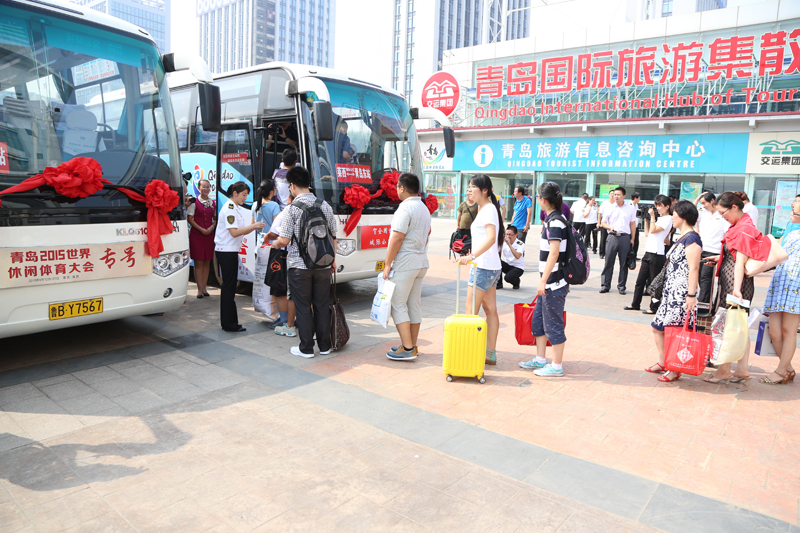 青島至萊西全國(guó)首條純電動(dòng)城際公交線路 休體大會(huì)專號(hào)開通