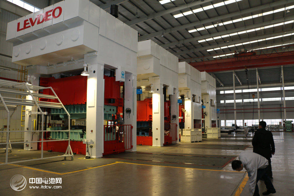 山東新能源汽車1-9月產(chǎn)量達24.72萬輛 同增55.59% 山東新能源汽車1-9月產(chǎn)量達24.72萬輛 同增55.59%