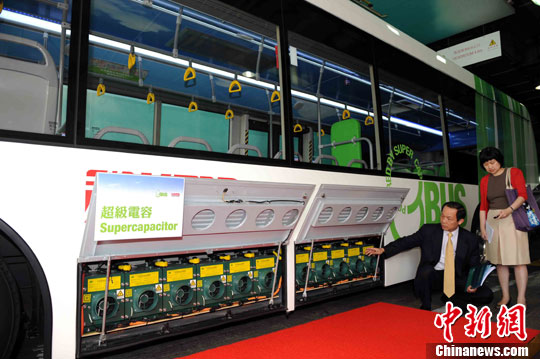 石墨烯"加盟"儲能器件 電容大巴充電7秒能跑35公里