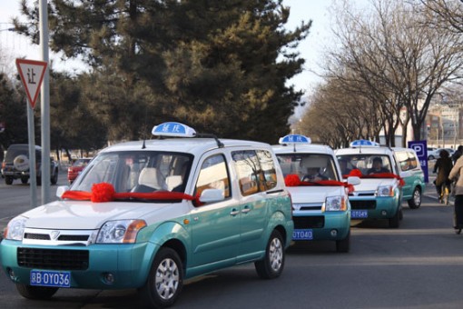 北京今年將添2700輛綠色公交 200輛電動出租車投放市區(qū)