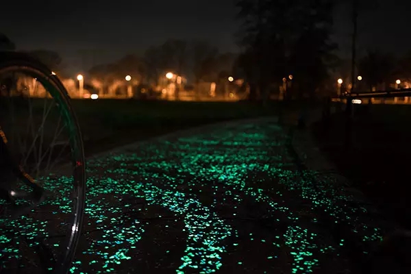 荷蘭最美太陽能自行車道 夜晚繁星在腳下閃爍