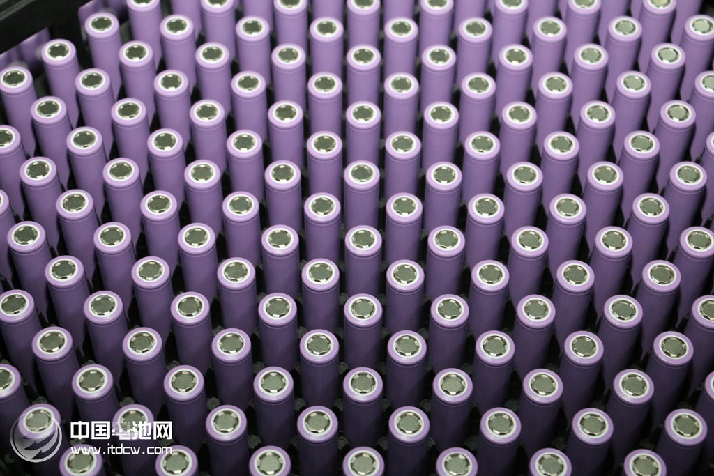 張國寶質疑鋰電池熱背后:新能源汽車存在擴張風險 張國寶質疑鋰電池熱背后:新能源汽車存在擴張風險