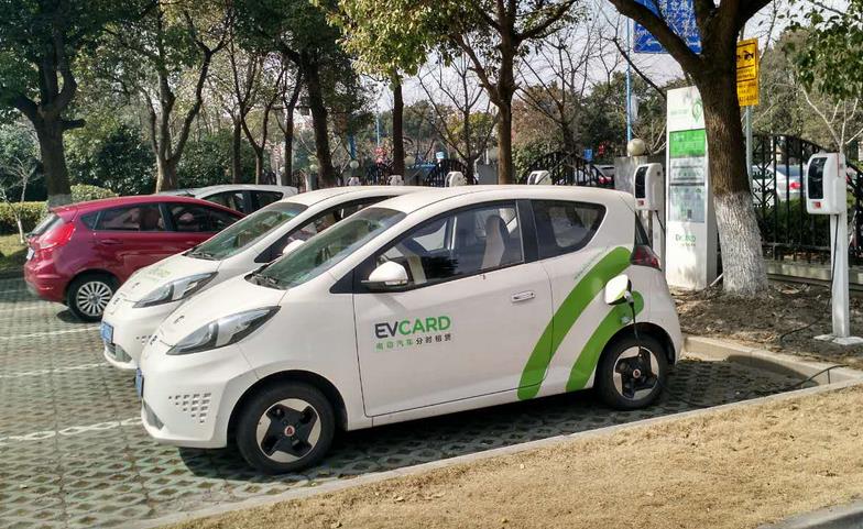 公共充電樁與新能源汽車(chē)的比例不低于1:7