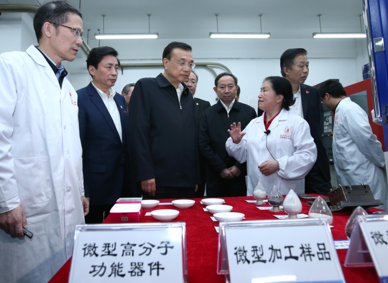 李克強(qiáng)考察四川大學(xué)高分子材料工程國(guó)家重點(diǎn)實(shí)驗(yàn)室